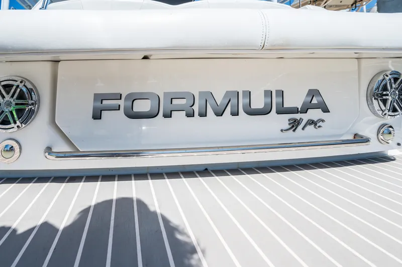 2018 Formula 31 Performance Cruiser