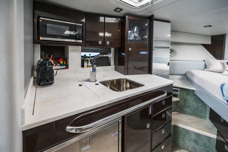 2018 Formula 31 Performance Cruiser