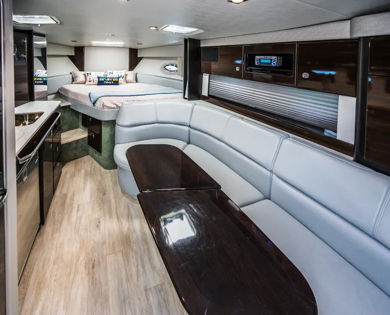2018 Formula 31 Performance Cruiser
