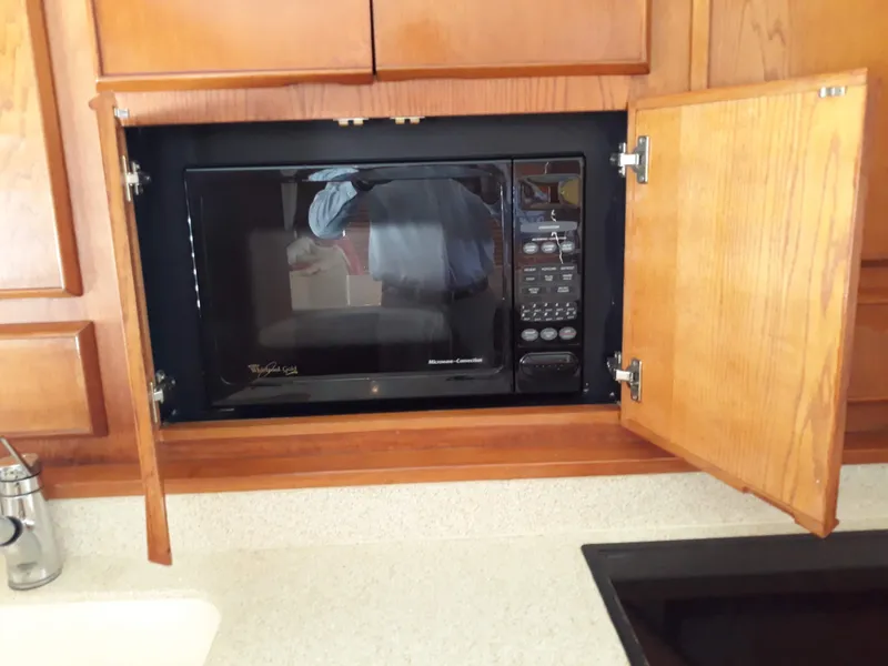 1989 Bertram Sport Fisherman