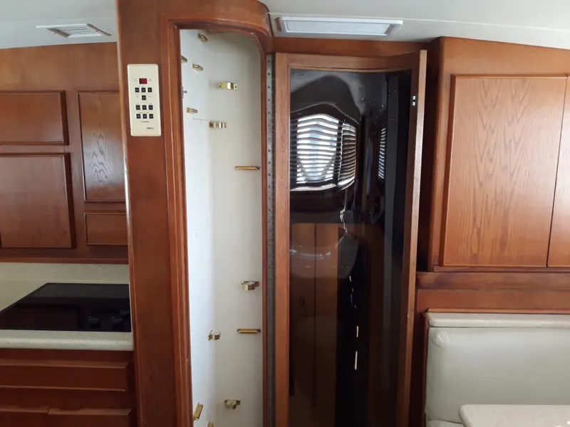 1989 Bertram Sport Fisherman