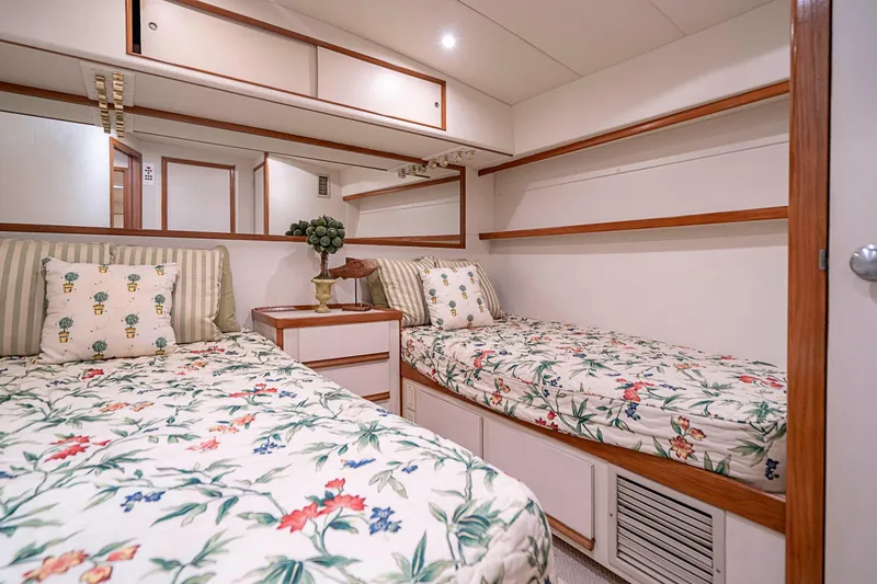 1989 Bertram Sport Fisherman