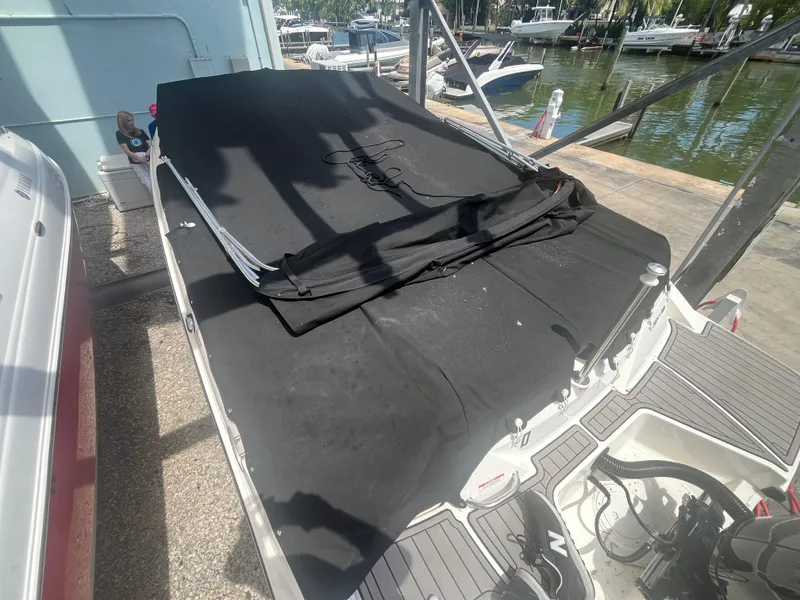 2023 Sea Ray SPX 210 Outboard