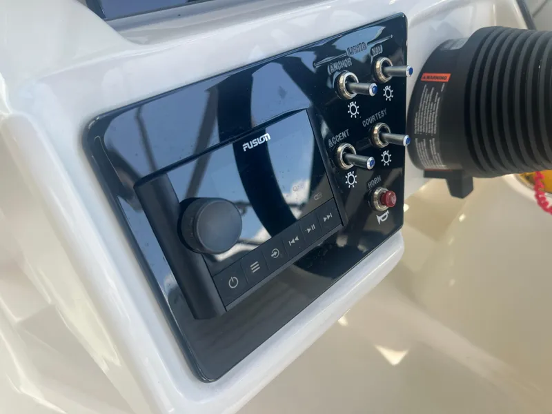 2023 Sea Ray SPX 210 Outboard