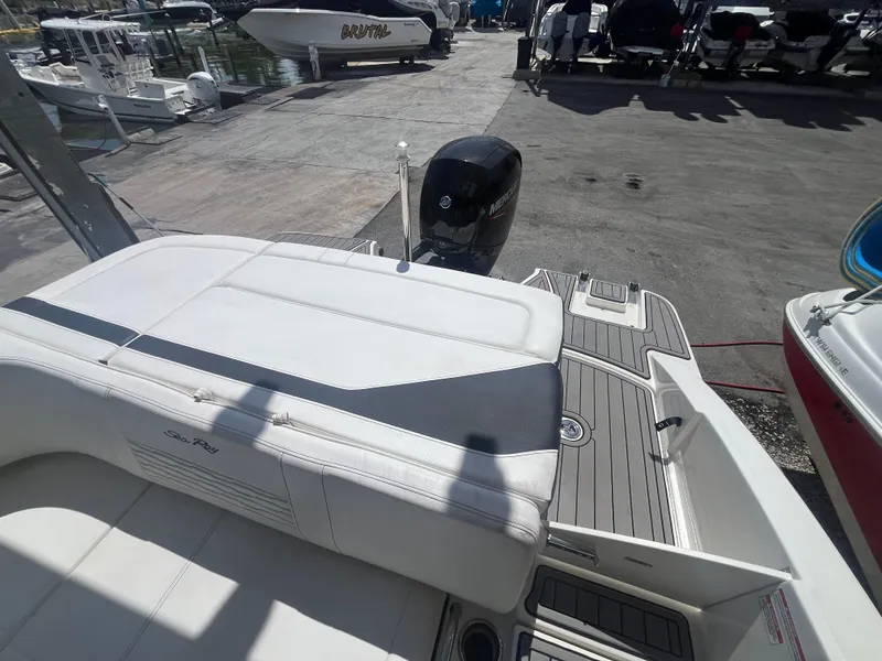 2023 Sea Ray SPX 210 Outboard