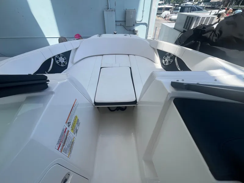 2023 Sea Ray SPX 210 Outboard