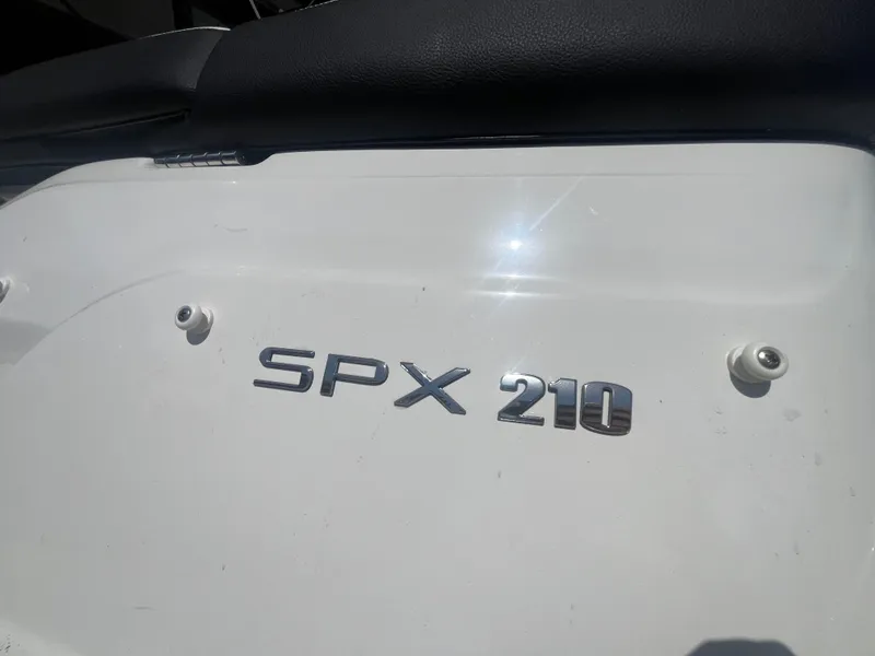 2023 Sea Ray SPX 210 Outboard