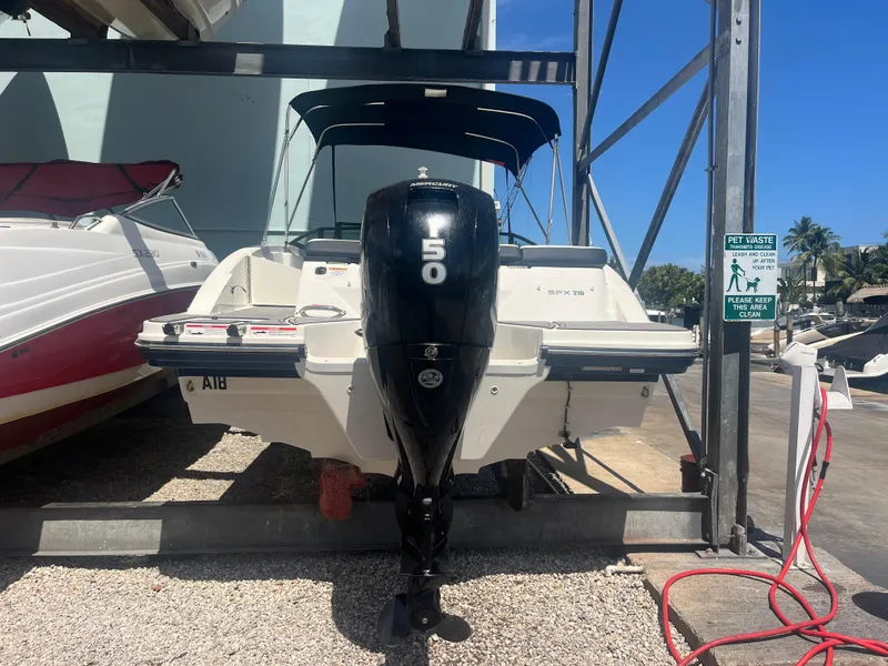 2023 Sea Ray SPX 210 Outboard