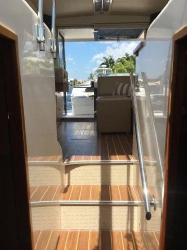 2007 Riviera Sport Yacht