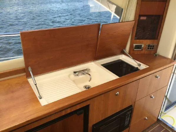 2007 Riviera Sport Yacht
