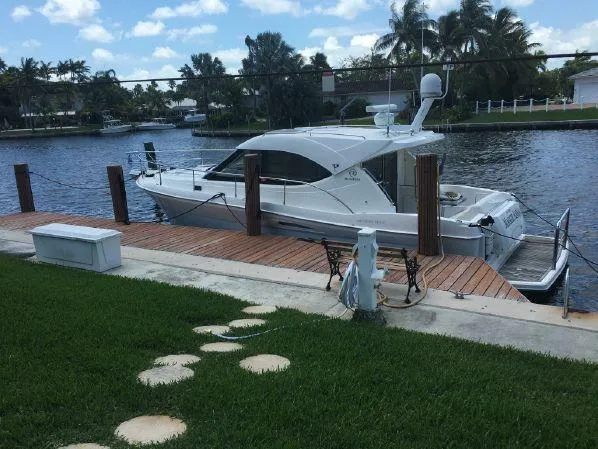 2007 Riviera Sport Yacht