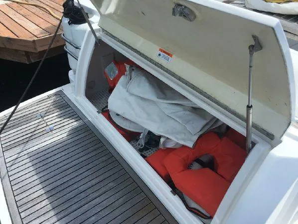 2007 Riviera Sport Yacht