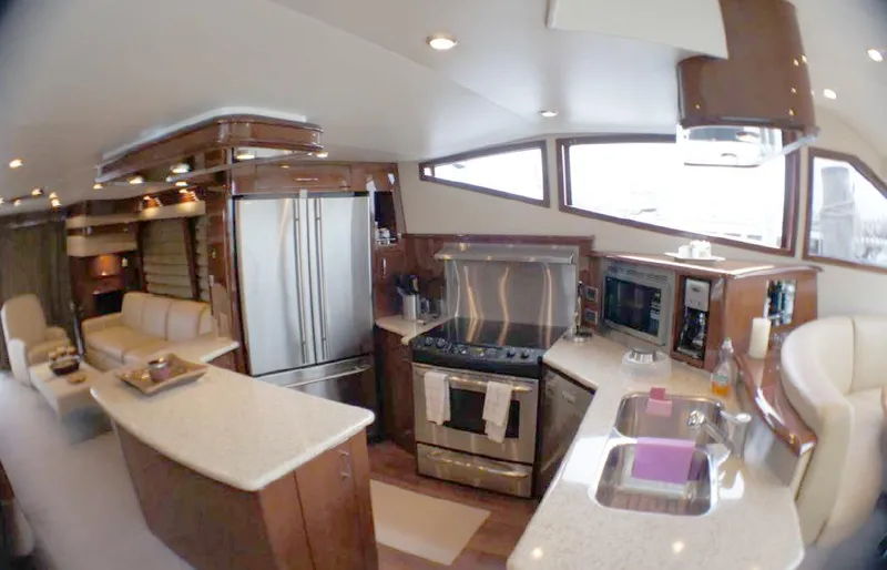 2009 Marquis Tri-Deck Enclosed Flybridge