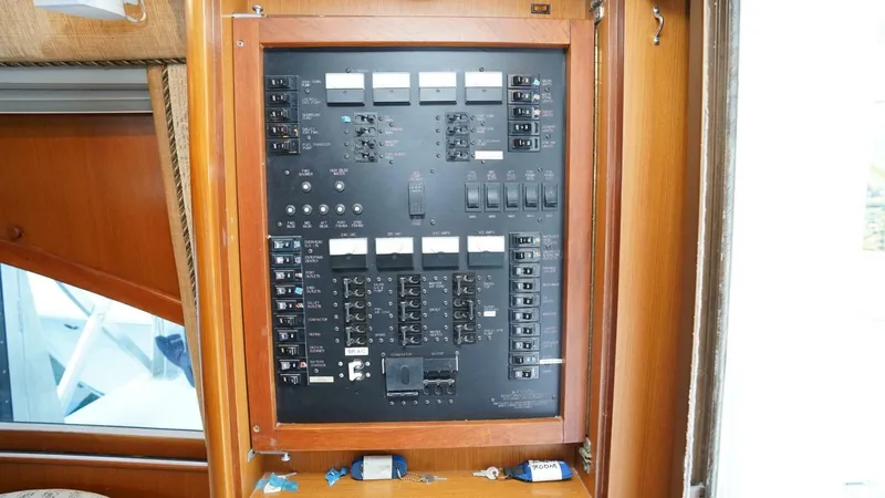 2005 Ocean Yachts 
