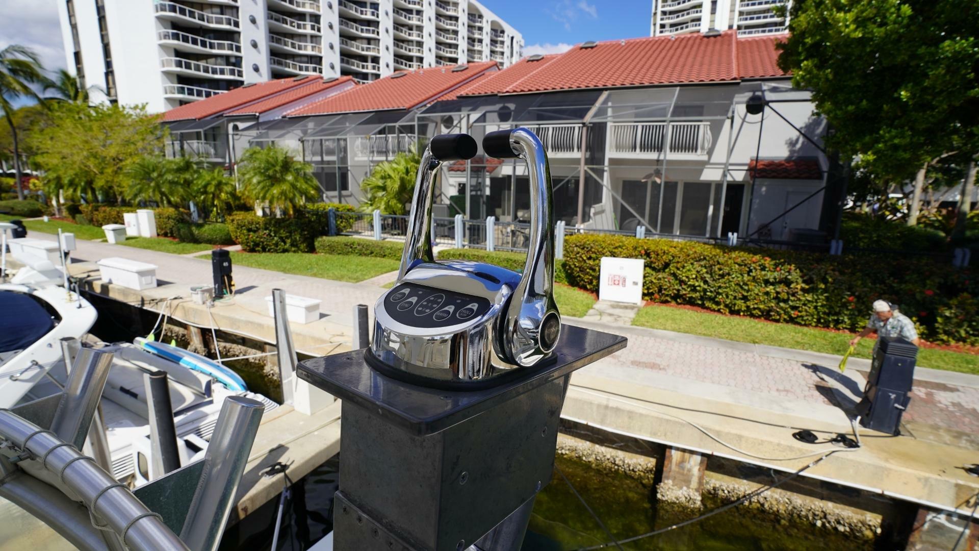 2005 Ocean Yachts 