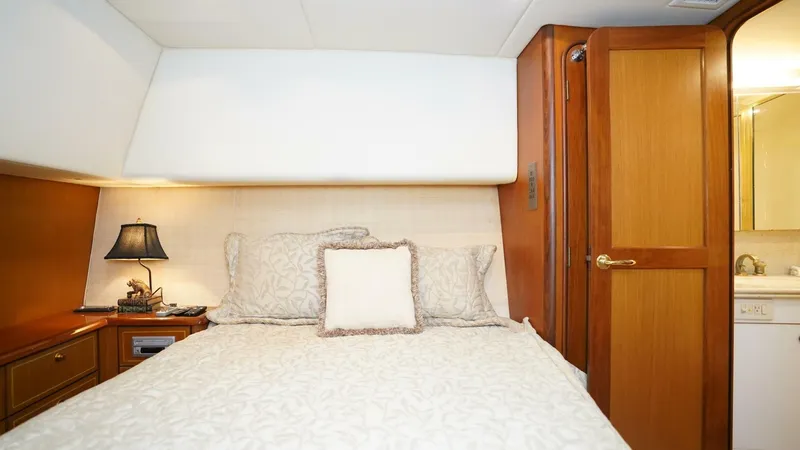 2005 Ocean Yachts 