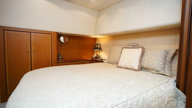 2005 Ocean Yachts 