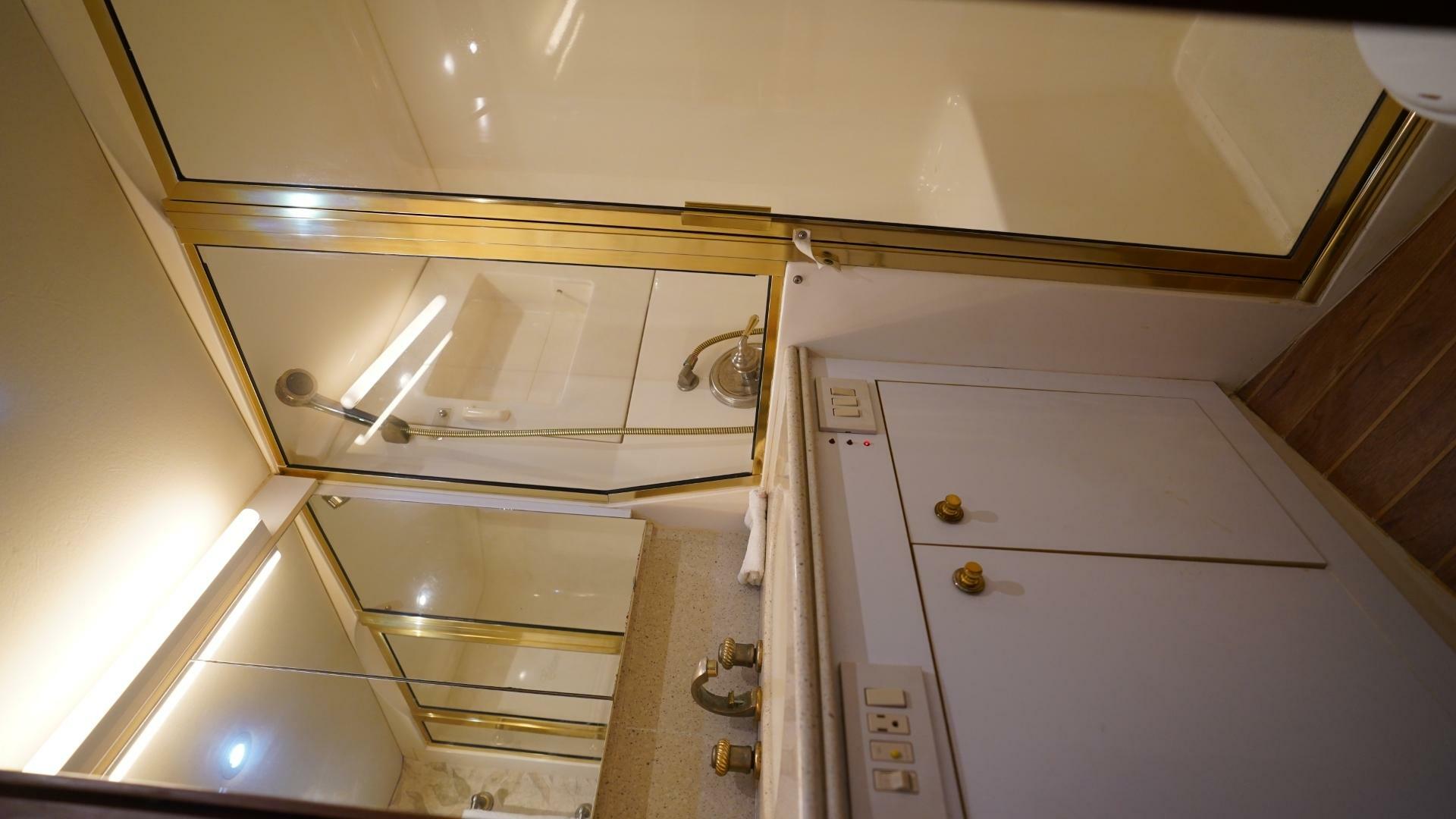 2005 Ocean Yachts 
