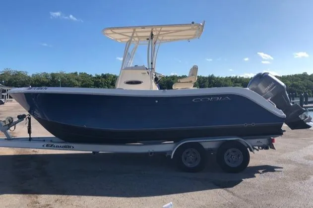 2015 Cobia 217 Center Console
