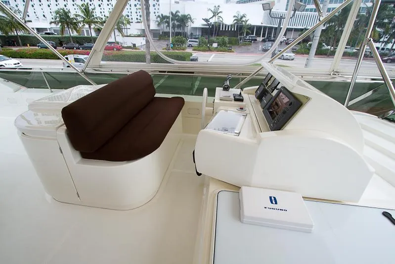 2004 Ferretti Yachts 810