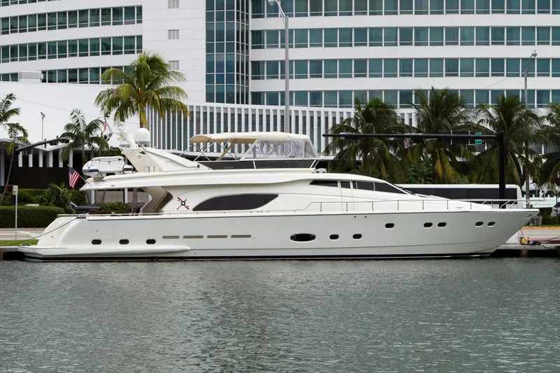 2004 Ferretti Yachts 810