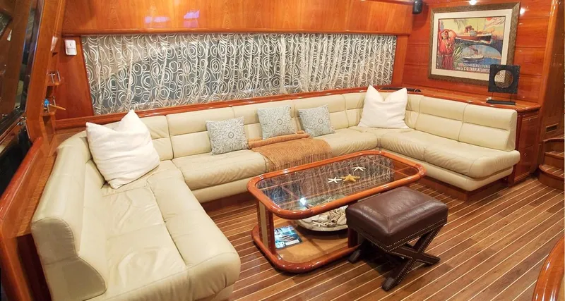 2004 Ferretti Yachts 810