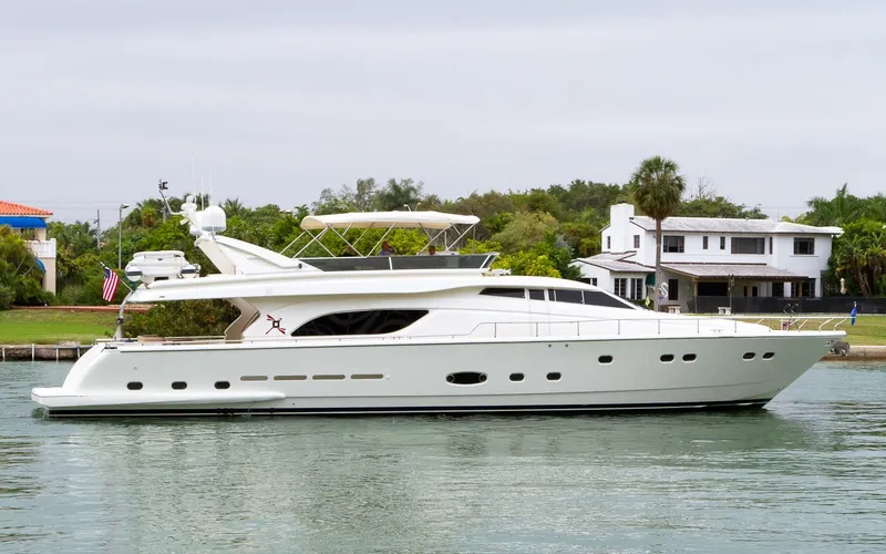 2004 Ferretti Yachts 810