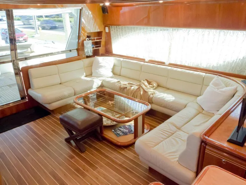 2004 Ferretti Yachts 810