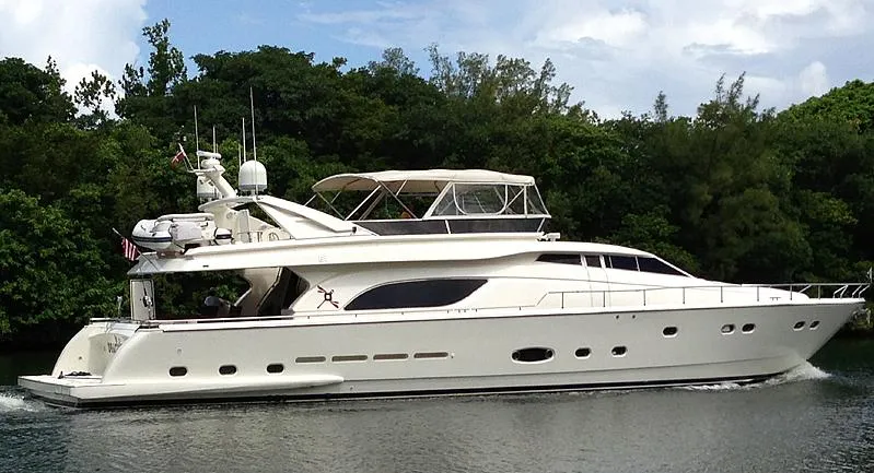 2004 Ferretti Yachts 810