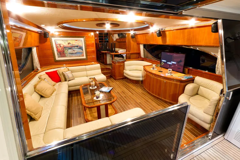 2004 Ferretti Yachts 810