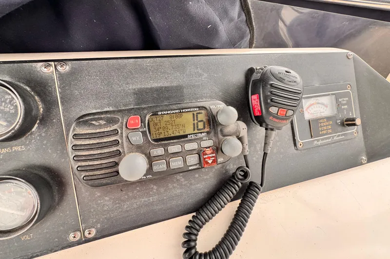 Boat radio equipment with microphone and gauges, Symbol 51 model, 1985.
