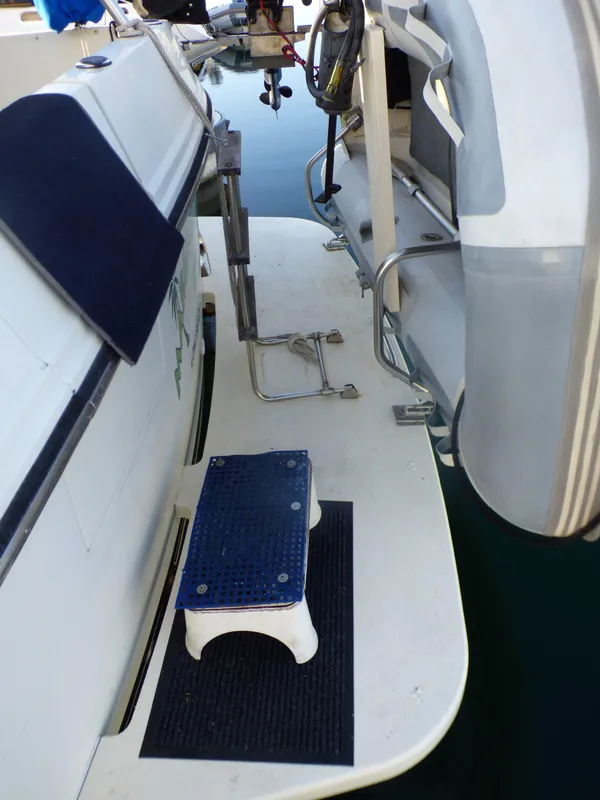1985 Carver 36 Mariner
