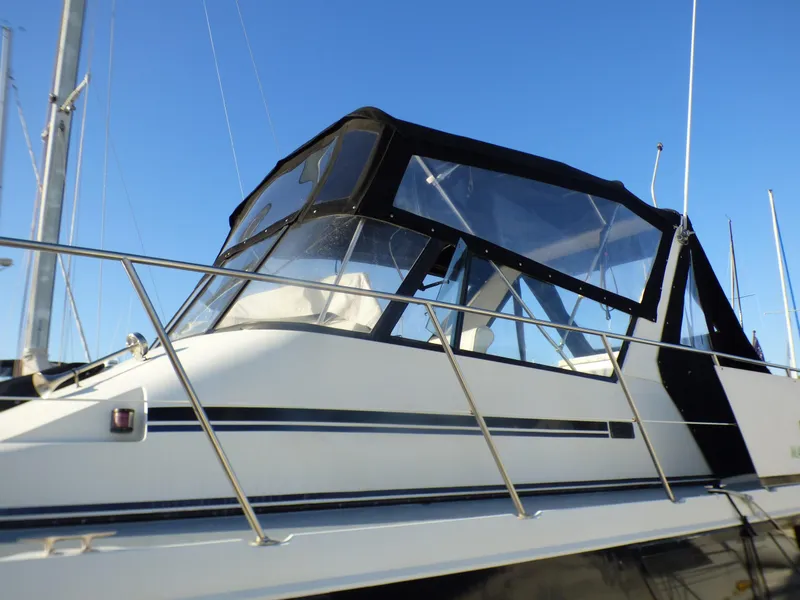 1985 Carver 36 Mariner