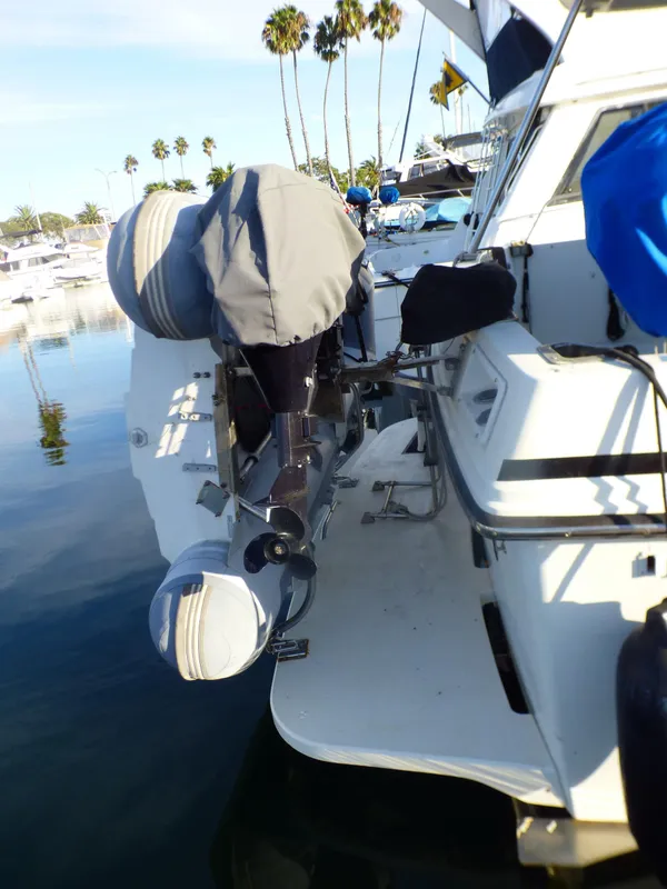 1985 Carver 36 Mariner