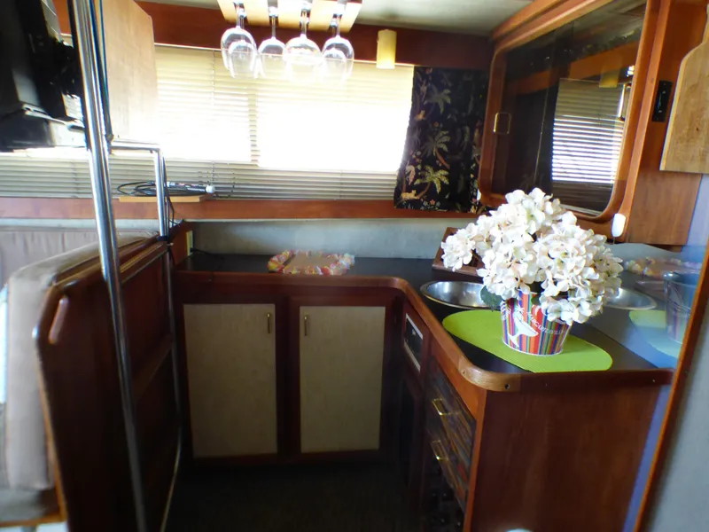 1985 Carver 36 Mariner