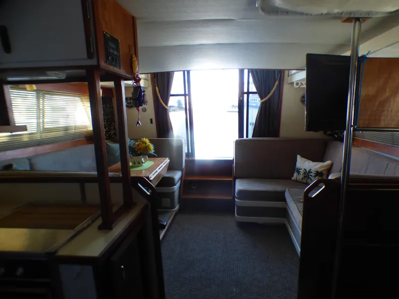 1985 Carver 36 Mariner