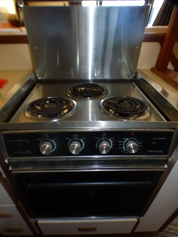 1985 Carver 36 Mariner