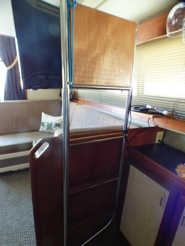 1985 Carver 36 Mariner