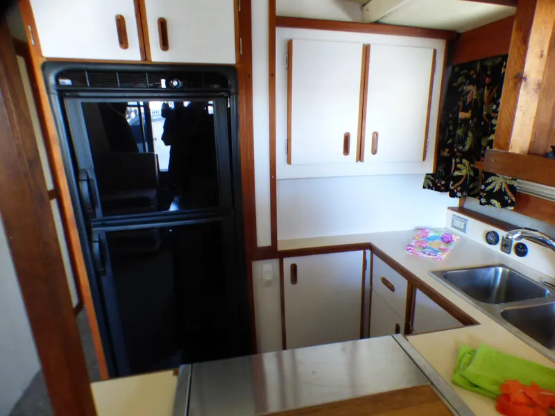 1985 Carver 36 Mariner