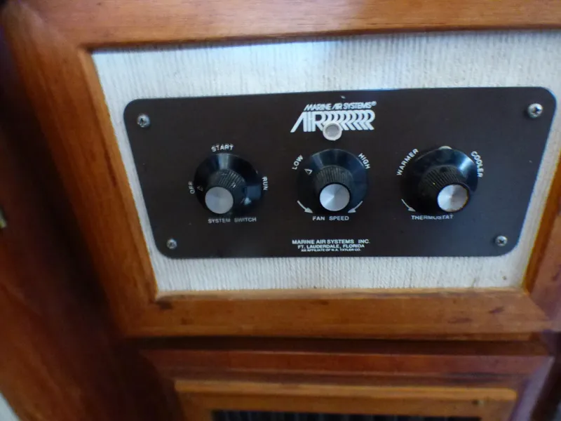 1985 Carver 36 Mariner