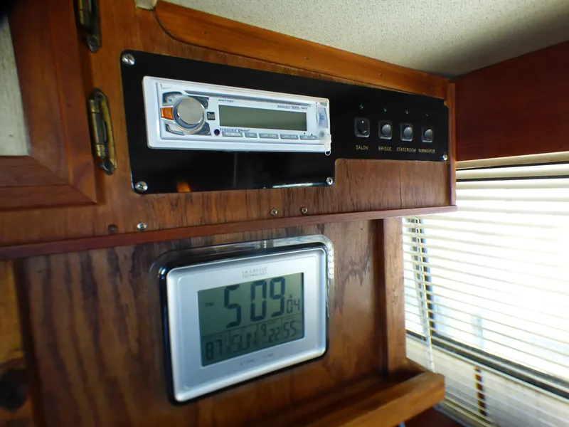 1985 Carver 36 Mariner