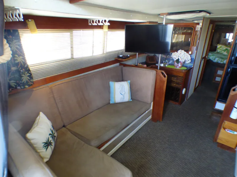 1985 Carver 36 Mariner