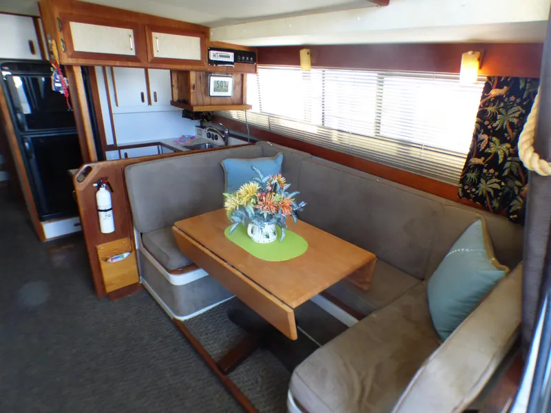 1985 Carver 36 Mariner