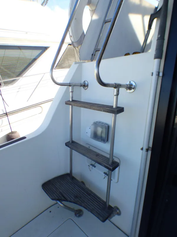 1985 Carver 36 Mariner