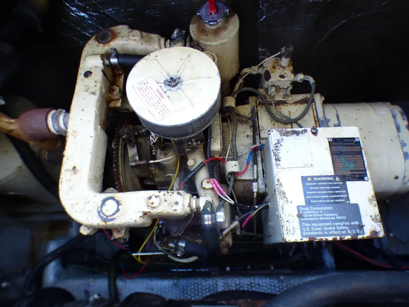 1985 Carver 36 Mariner