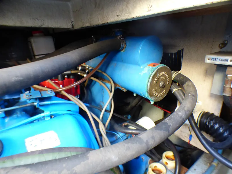 1985 Carver 36 Mariner