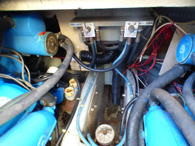 1985 Carver 36 Mariner