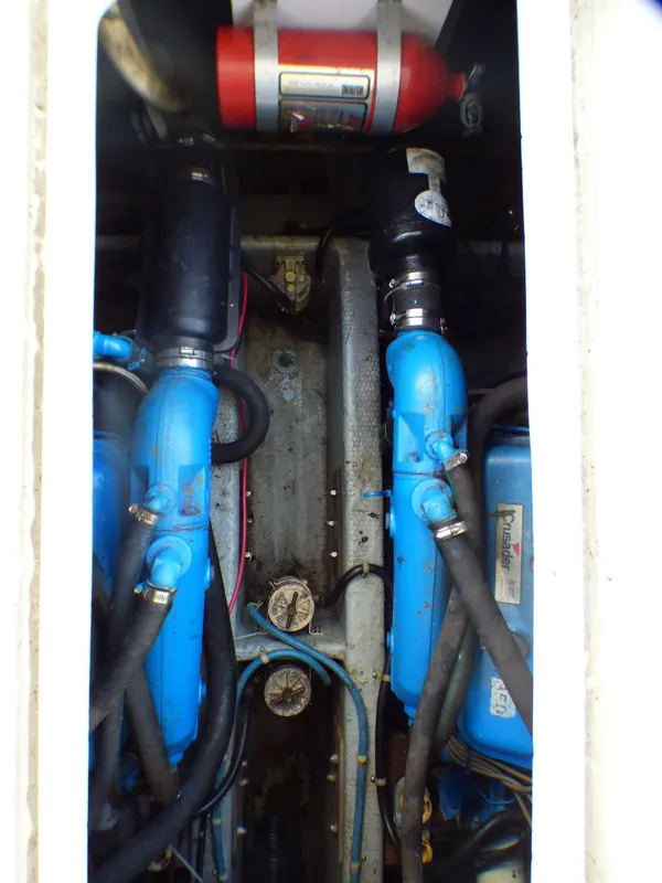 1985 Carver 36 Mariner