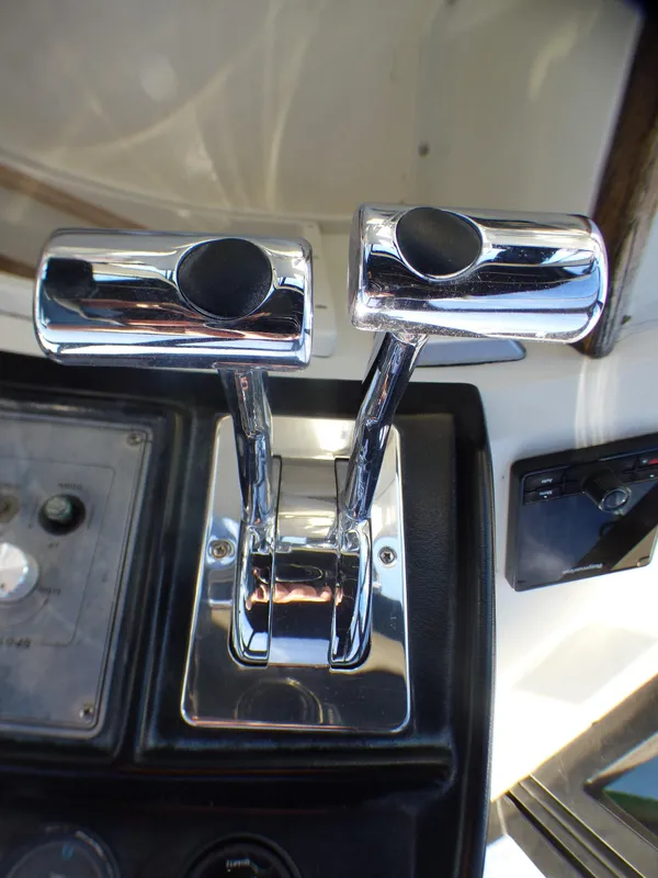 1985 Carver 36 Mariner