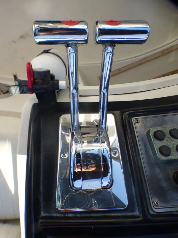1985 Carver 36 Mariner